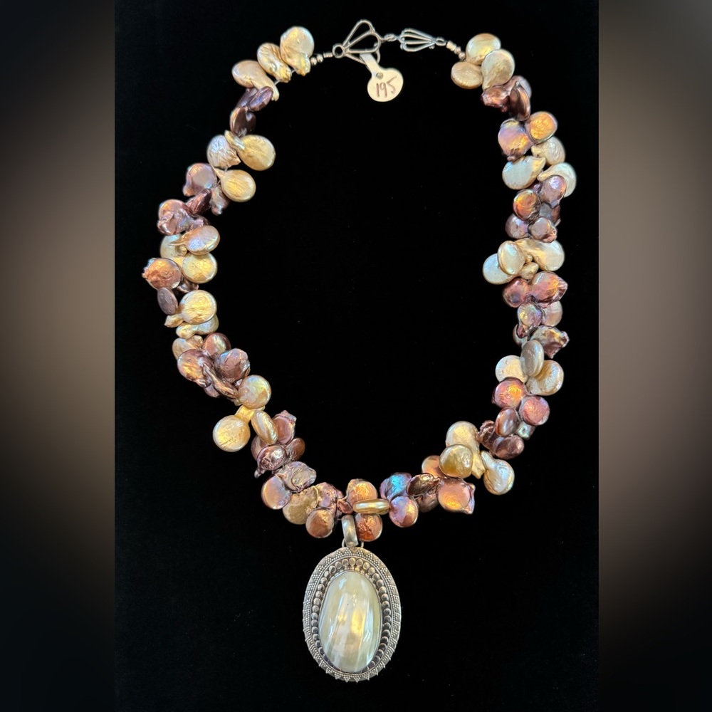 NWOT Freshwater Pearl Necklace with Mother of Pearl 925 Pendant - Picture 8 of 8